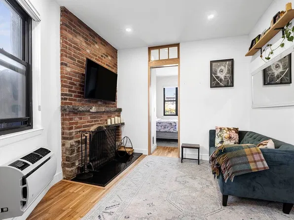 252 W 20th St APT 4A, New York, NY 10011