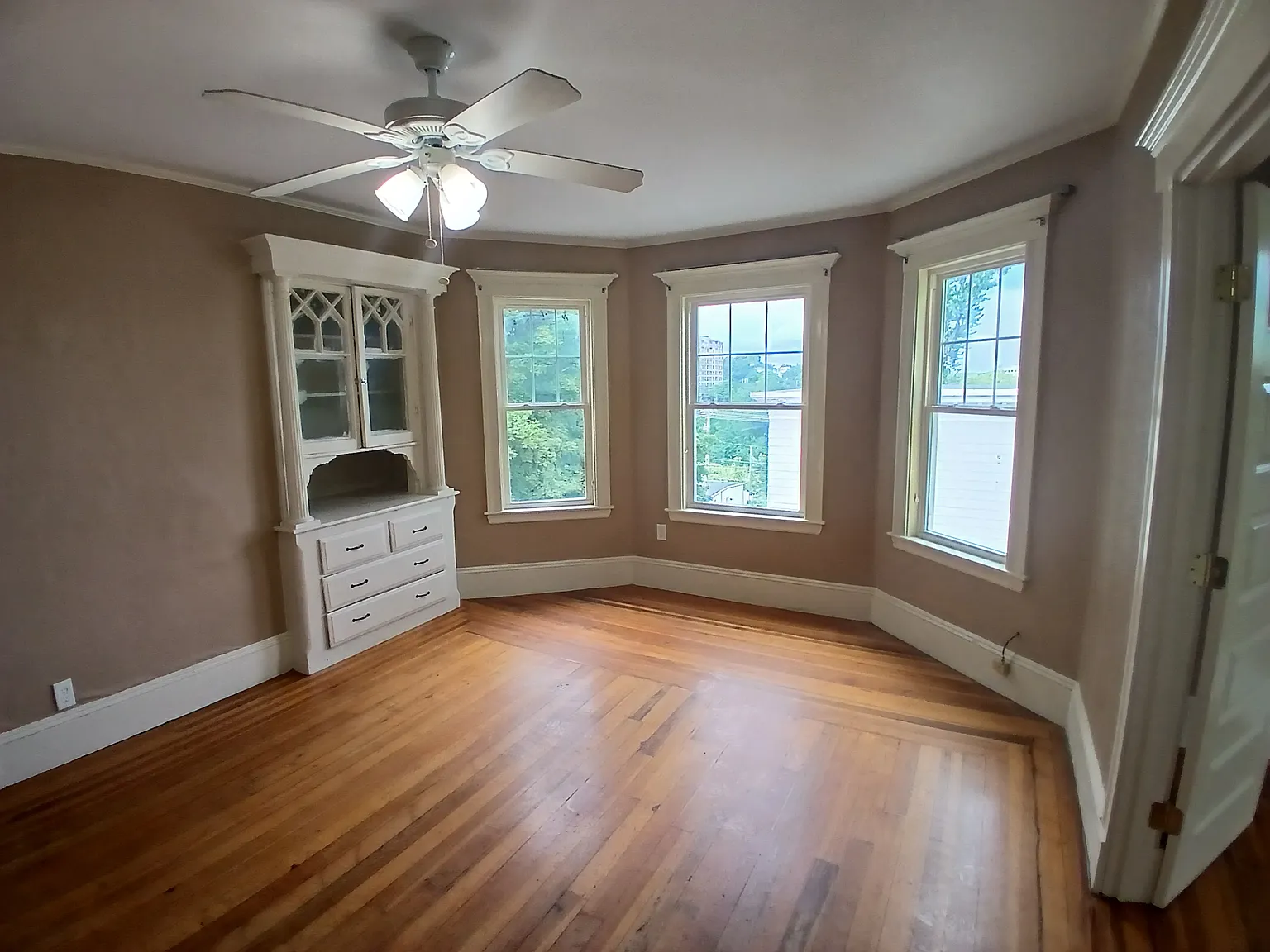 3 bed, 1400 sqft, $2,850 — Photo 2