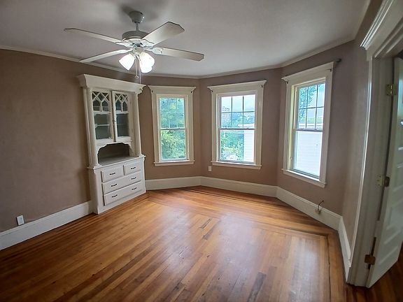 2nd image of 7 Abbott St