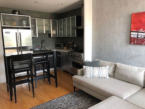 3rd image of 1050 Jackson Ave APT 2E