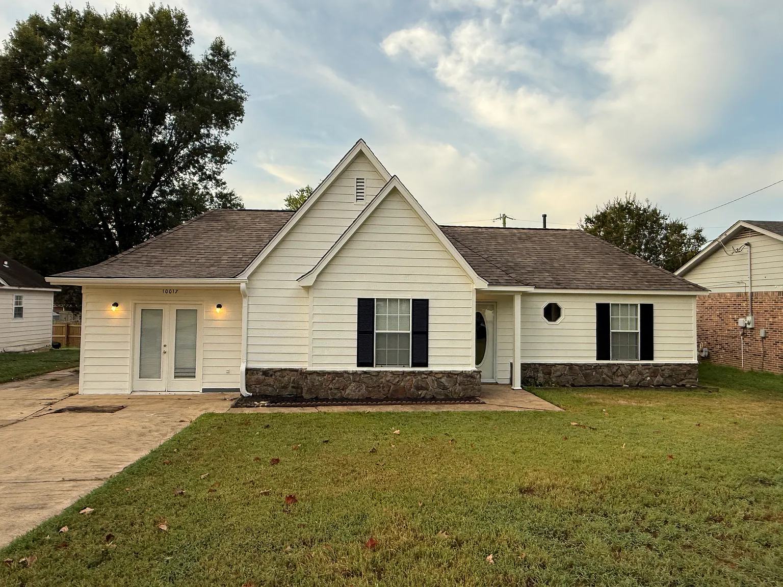 3 bed, 1352 sqft, $1,850 — Photo 1