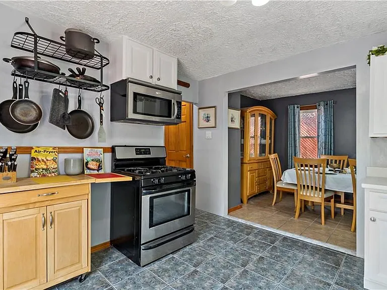185 Ottawa Ave — Photo 15