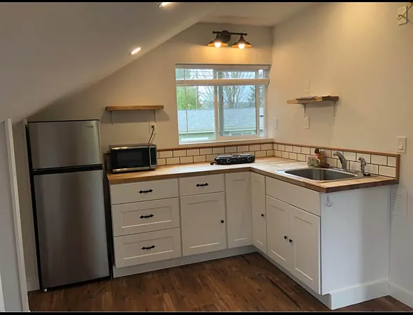 235B NE Metcalf Ave #B — Photo 3