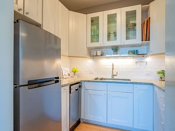 4th image of 10 Dalton Ave APT 7