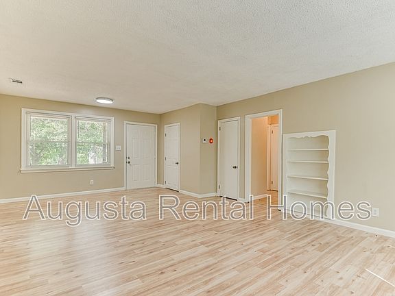 3rd image of 2832 Cornelia Rd