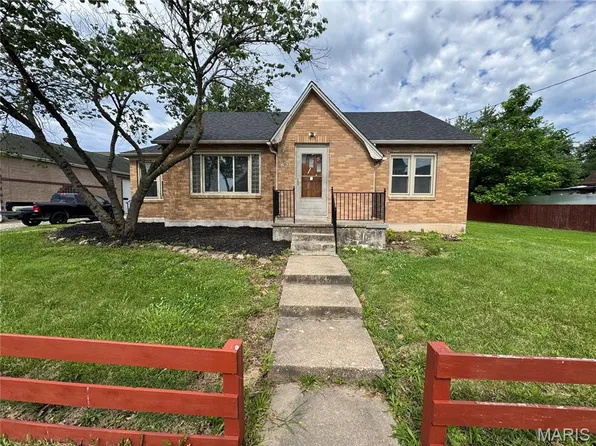 103 N Main St, Auxvasse, MO 65231