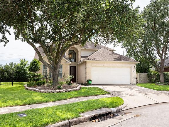 2nd image of 44 Parkway Pl