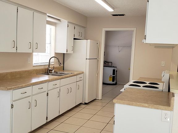 4th image of 1131 E Spruce St APT B