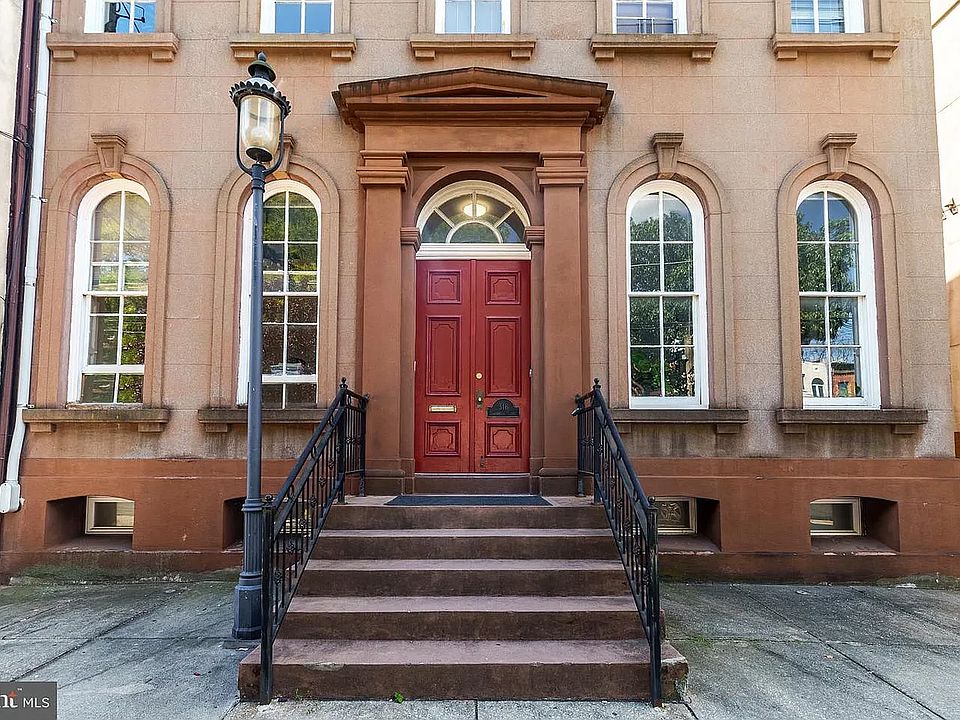 1st image of 318 Bainbridge St #A