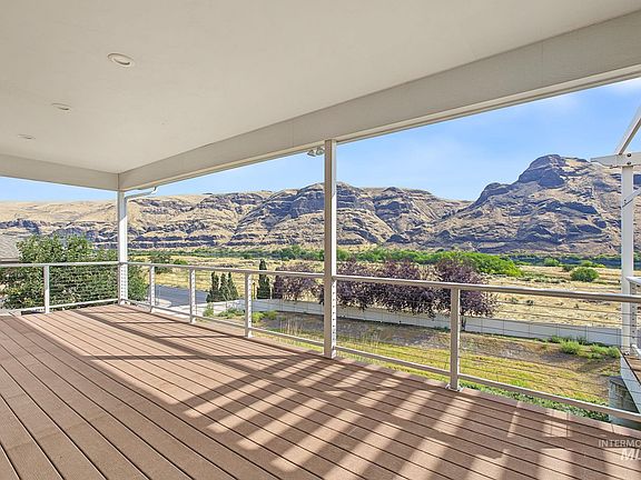 5th image of 33 Riverpoint Dr