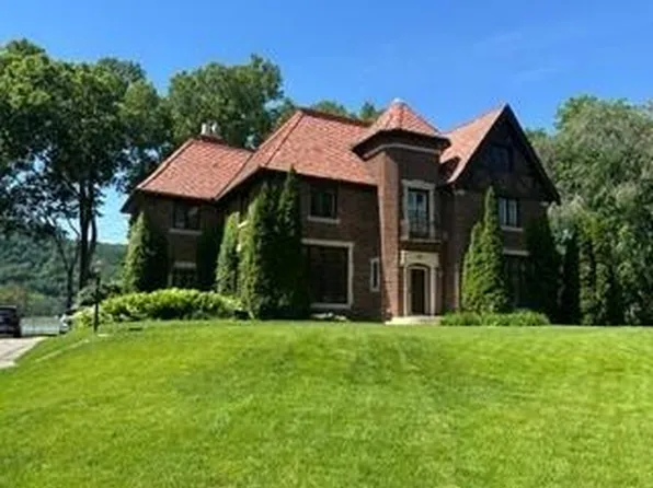 51 W Sarnia St, Winona, MN 55987