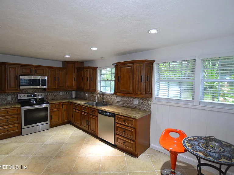 7004 Hyde Grove Ave — Photo 9