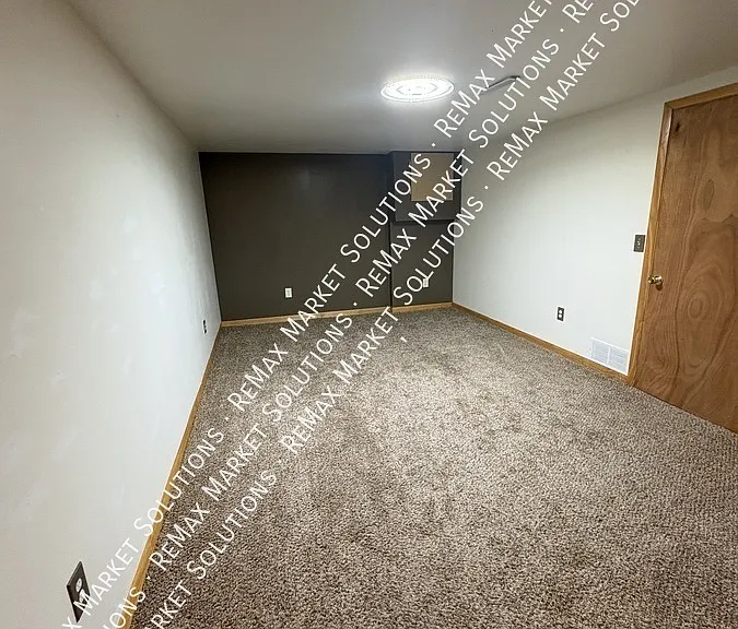 722 Avondale St — Photo 20