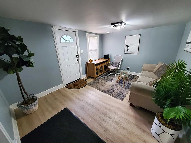 4207 Albany St — Photo 2