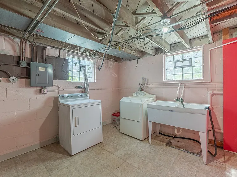 523 E Henry Clay St — Photo 19