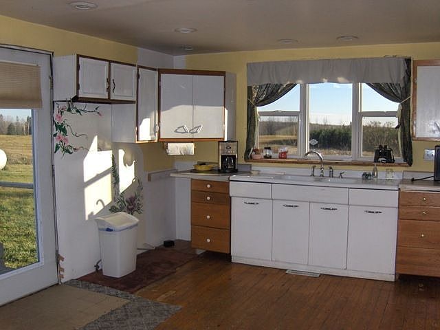 Hardwood Floors and Beautiful Views