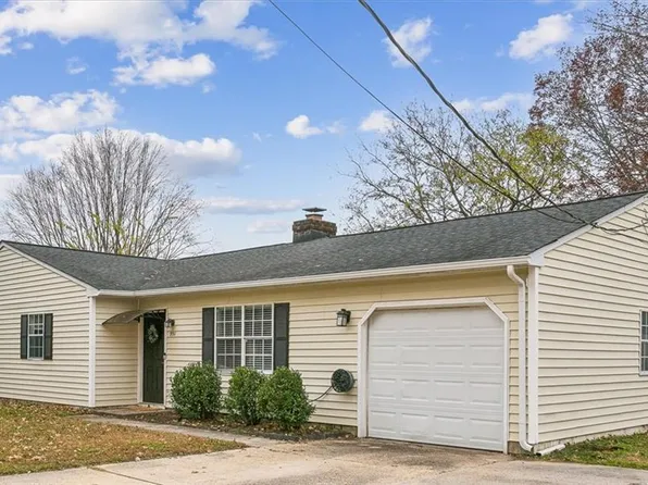 931 Moyer Rd, Newport News, VA 23608