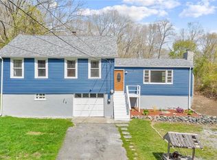 226 Pumpkin Hill Rd, Groton, CT 06355