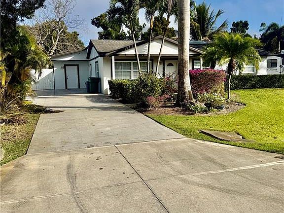 4th image of 733 Pine Cone Ln