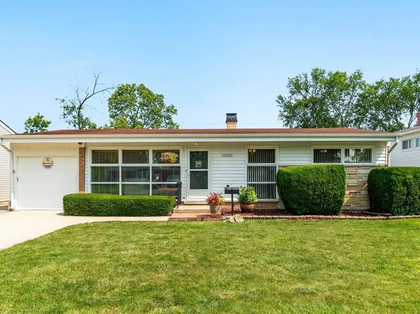 7520 Palma Ln, Morton Grove, IL 60053