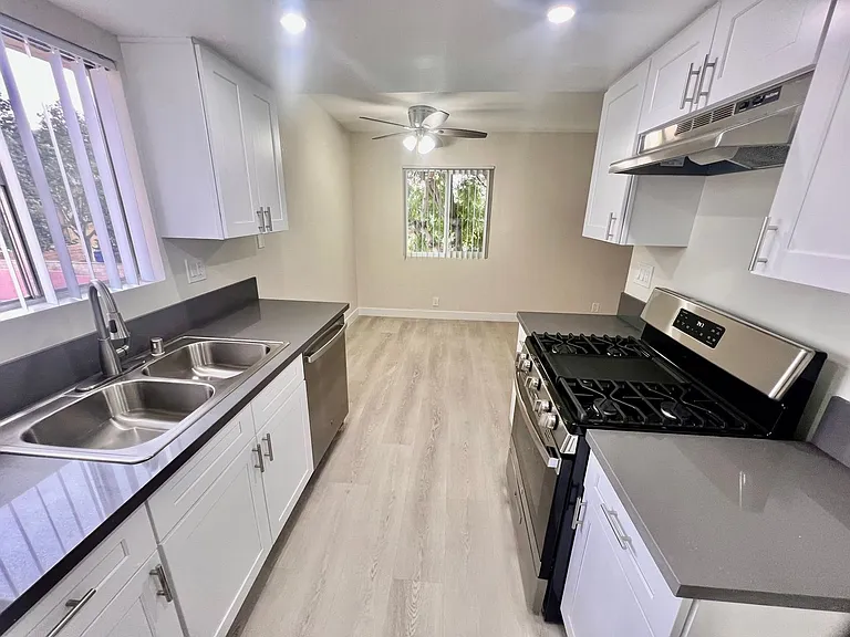 Foothill Apartments — Photo 12
