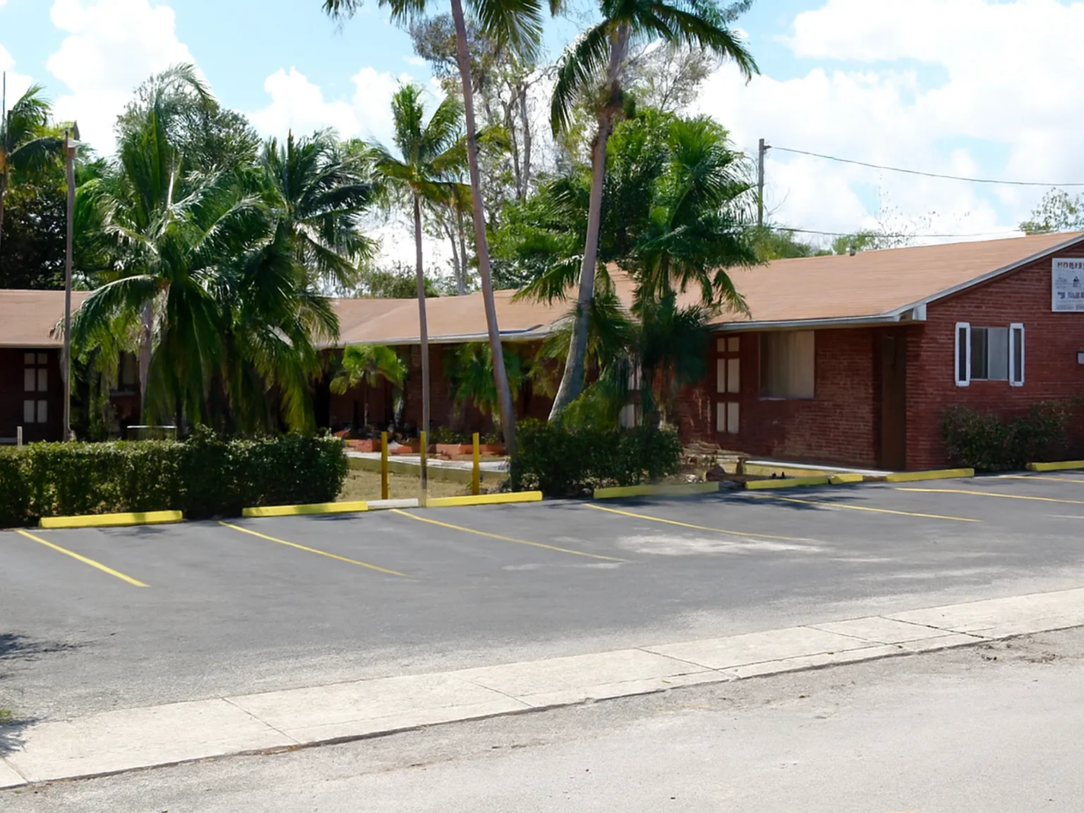 2220 Hayes St — Photo 3