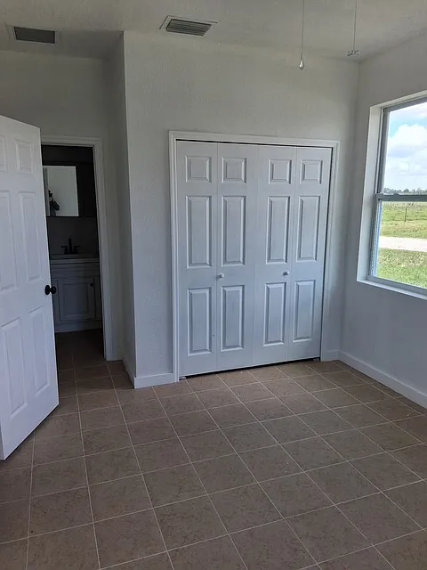 3 bed, 1325 sqft, $2,100 — Photo 2