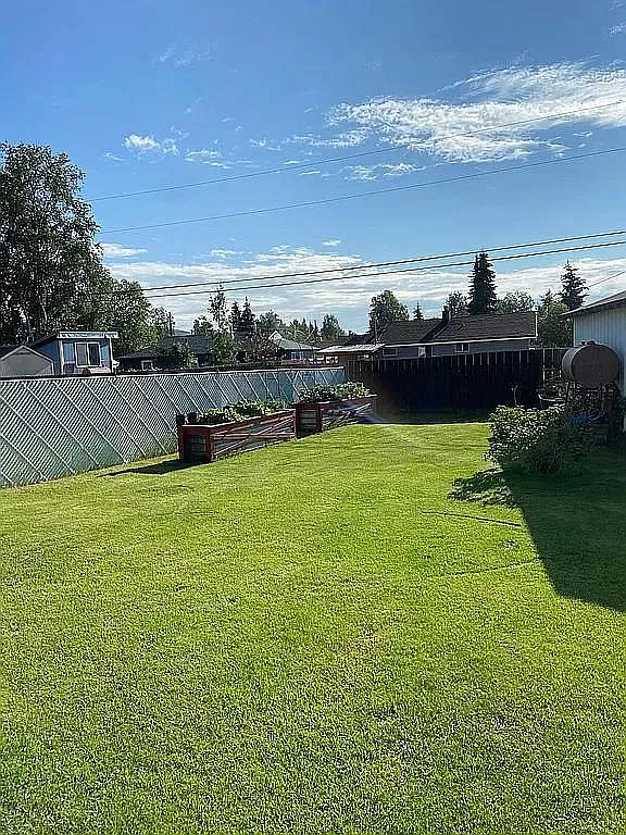 3 bed, 1200 sqft, $2,500 — Photo 3