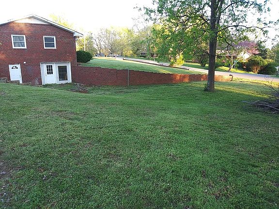 3rd image of 2077 Skyview Cir