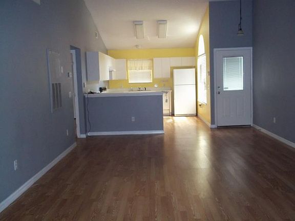 5th image of 954 Sykes Ct