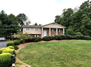 8 Overhill Ln, New City, NY 10956