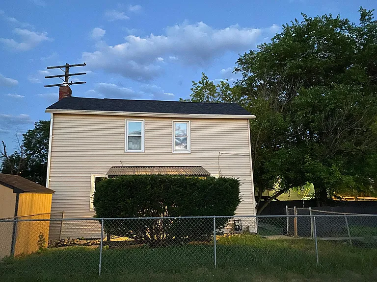 145 E Main St — Photo 10