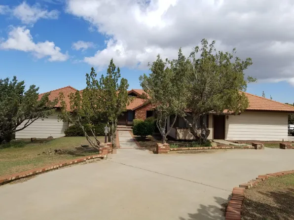 453 Hacienda Dr, Palmdale, CA 93551