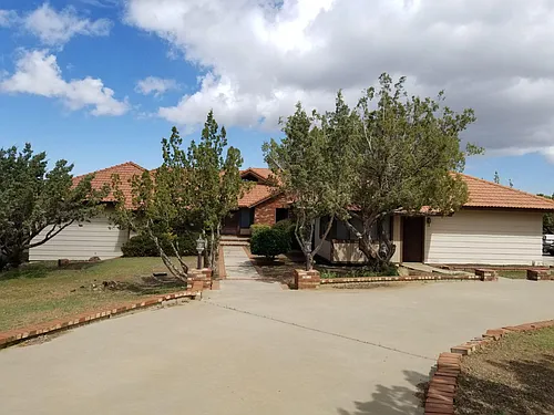 453 Hacienda Dr Photo 1