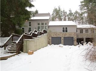 2197 W Commerce Rd, Milford, MI 48380