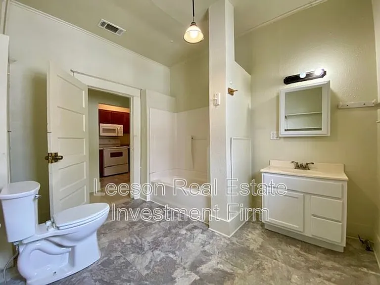 451 Egan St — Photo 8