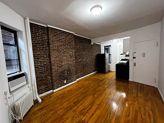 Rented by Salon Realty Corp | media 1