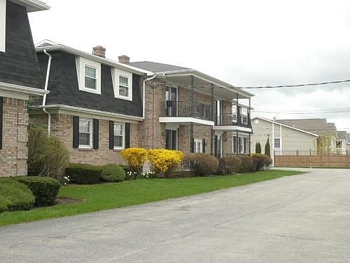 3rd image of 471 Burroughs Dr APT 8