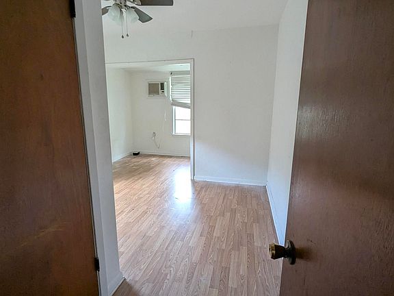 3rd image of 823 N 46th St