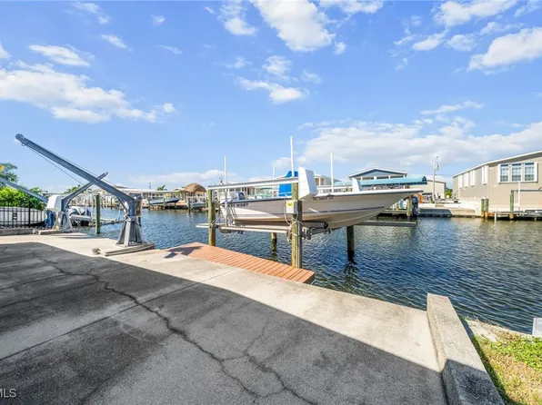 2971 York Rd, Saint James City, FL 33956