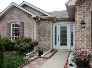 215 Riley Dr, Fort Wayne, IN 46825