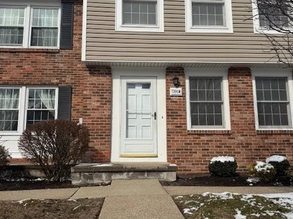 7391 Willow Run Dr, Mentor, OH 44060