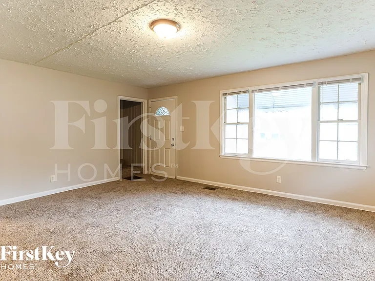 2276 Dauphine St — Photo 3