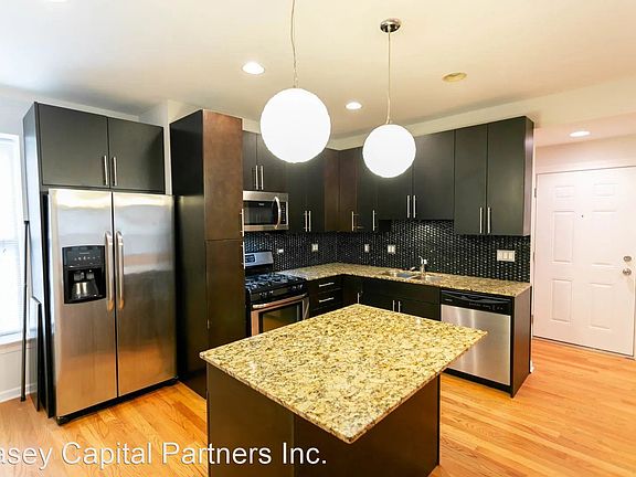 2nd image of 7634 N Greenview Ave #11828168