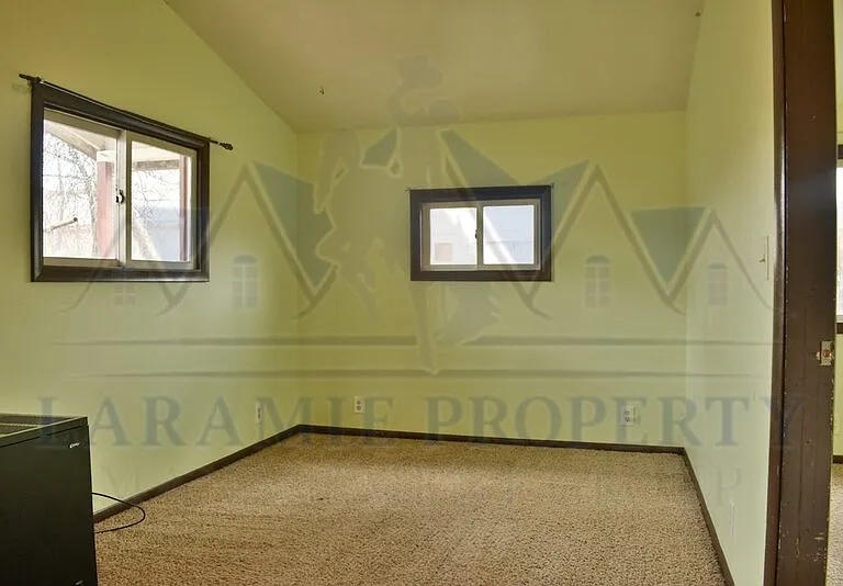 459 1/2 N Cedar St — Photo 16