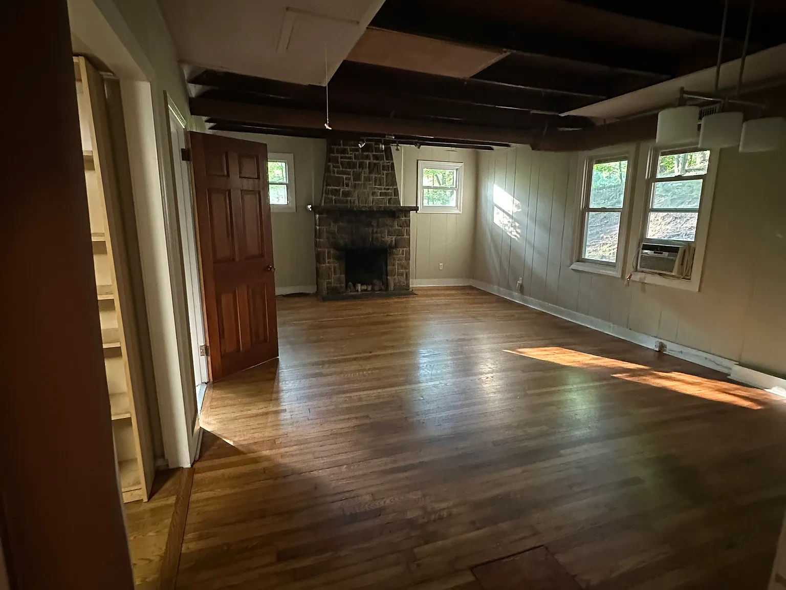 1 bed, 450 sqft, $1,300 — Photo 2