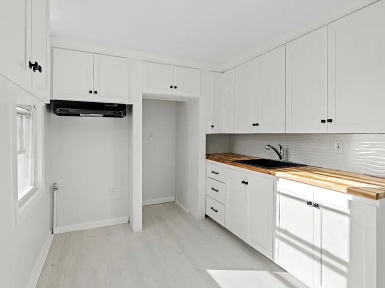 173-175 Lembeck Ave #2A — Photo 8