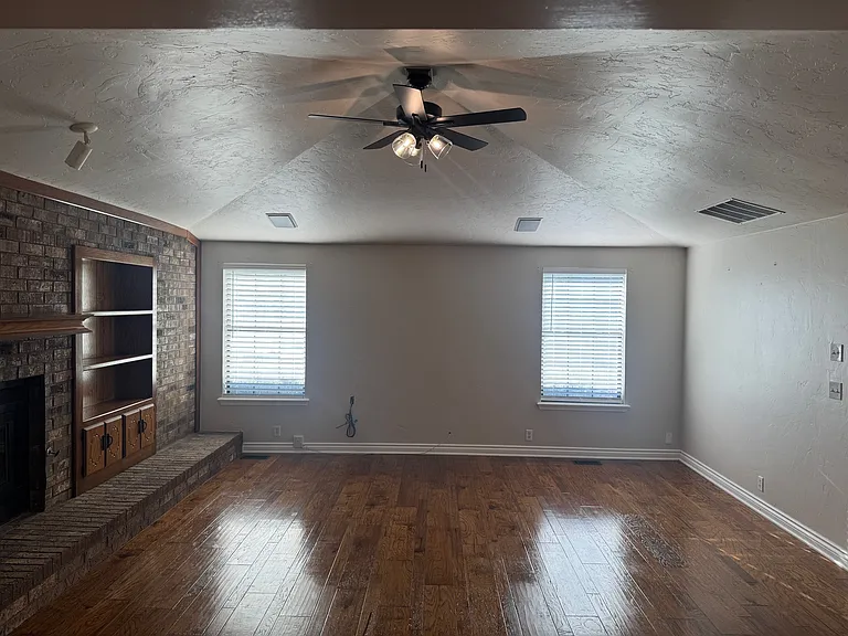 920 Countrywood Ln — Photo 6