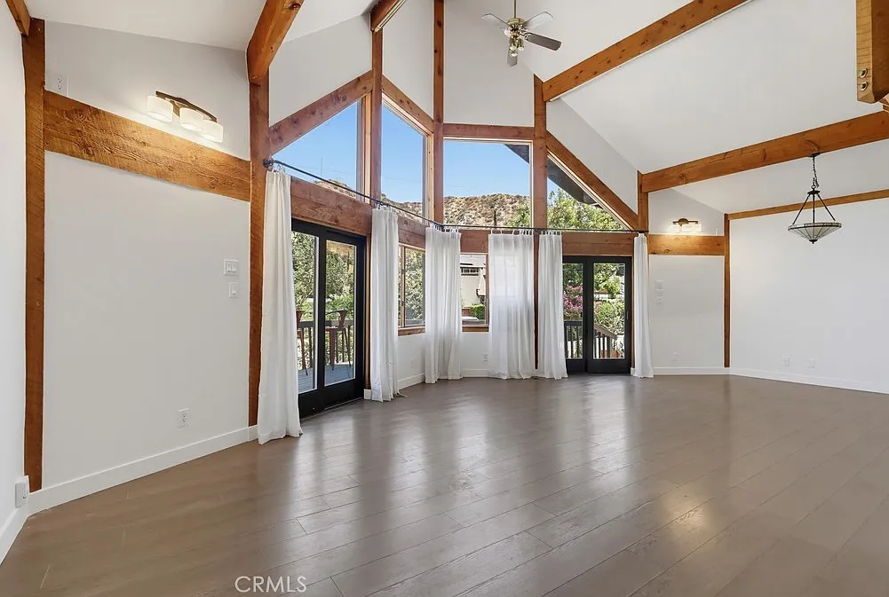 3 bed, 1960 sqft, $4,000 — Photo 1