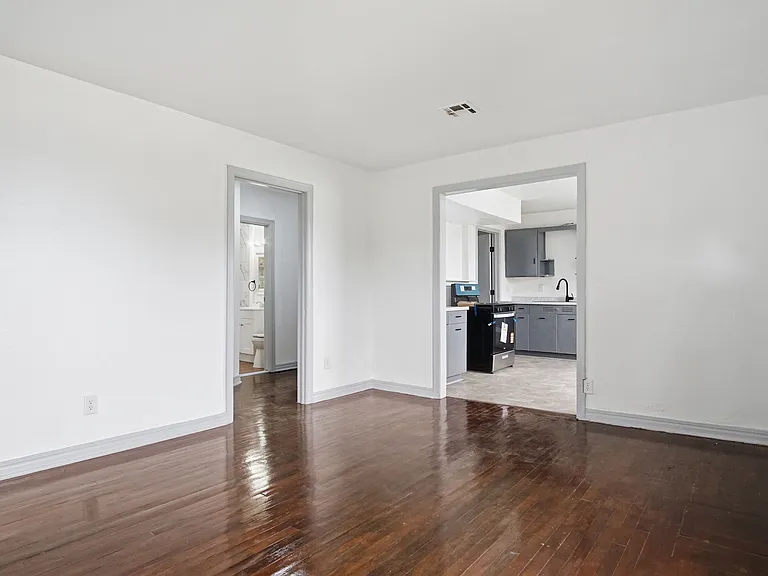2228 SW Grand Blvd — Photo 19